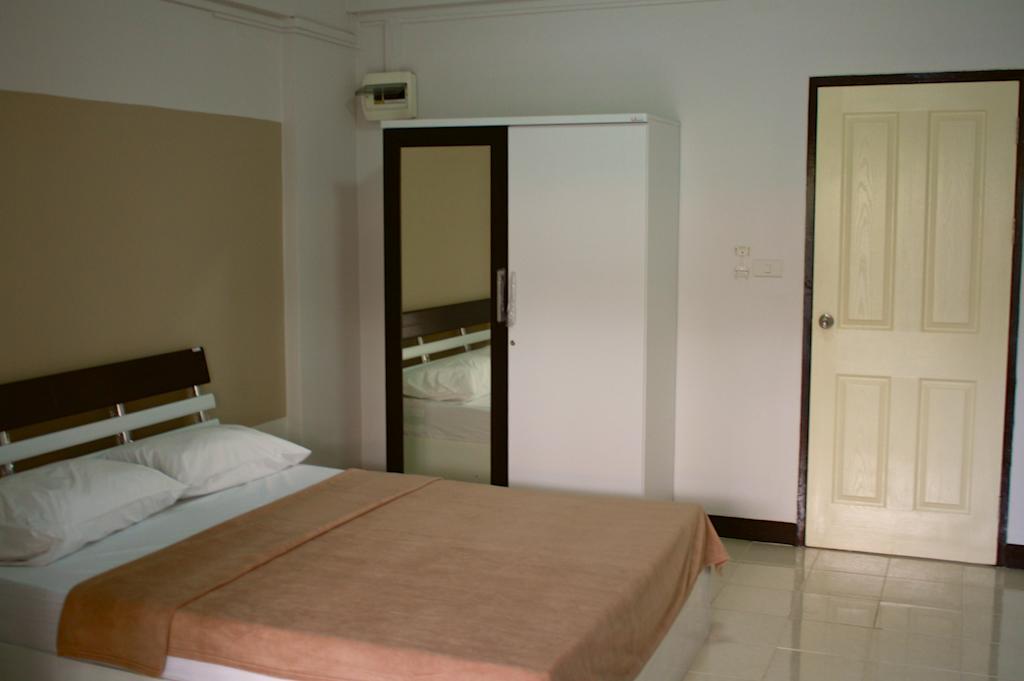 Baanbudsarin Apartment Sing Buri Exterior foto